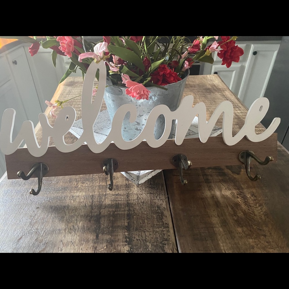 Farmhouse welcome sign with 4 large hooks
